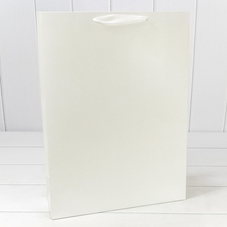 000200A Пакет подарочный Белый 32*45*15 230г 1/20 1/80 000200A Пакет подарочный Белый 32*45*15 230г 1/20 1/80